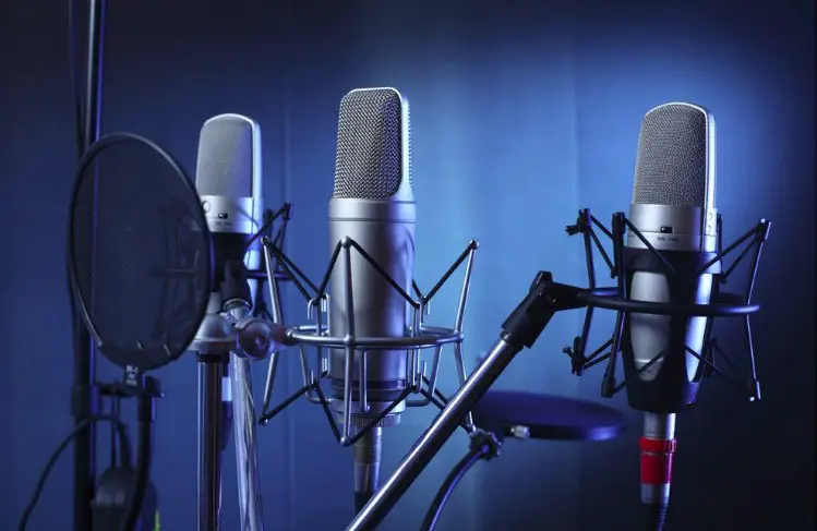 Things-help-to-choose-the-BEST-studio-microphone