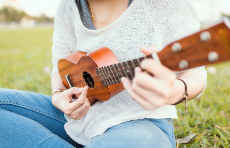 How To Play The Ukulele For Beginners. Ukulele tips for beginners
