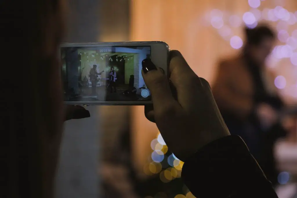 5 Easy Ways to Shoot Great Video with Smartphone for Beginners