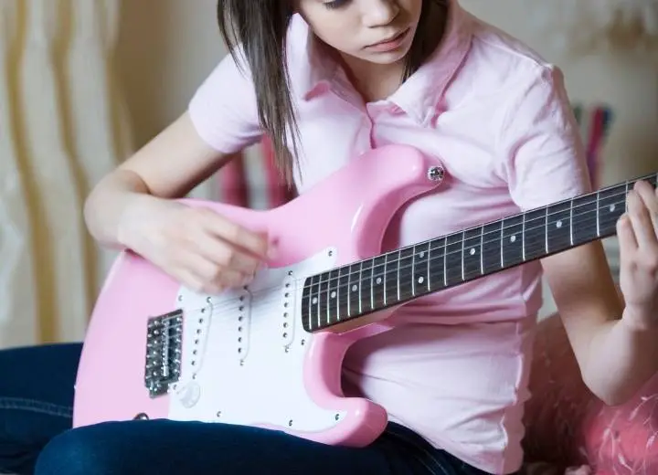 Buying first BEST Beginner Electric Guitar. What to know