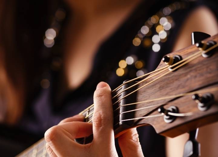 Options for beginners are light and mid-range strings