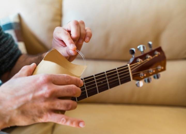 When to Change Acoustic Guitar Strings