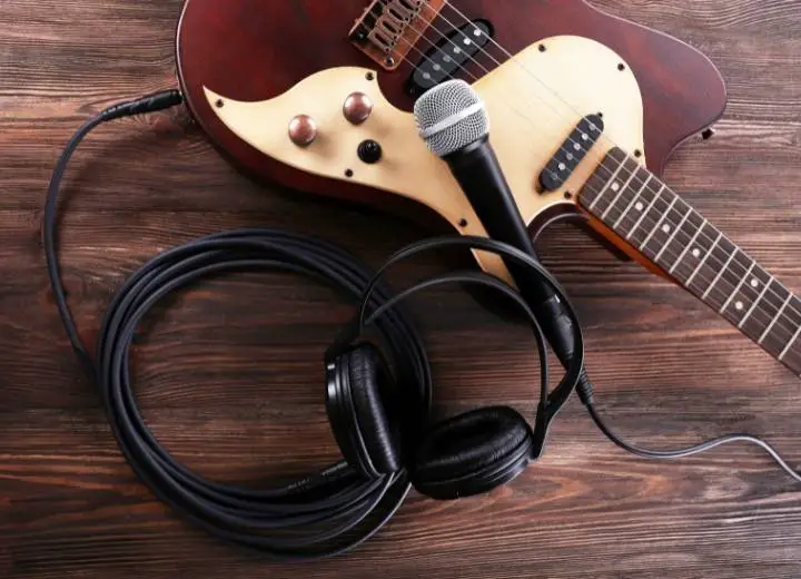 Recording Electric Guitar Direct vs Mic: Which Is Better