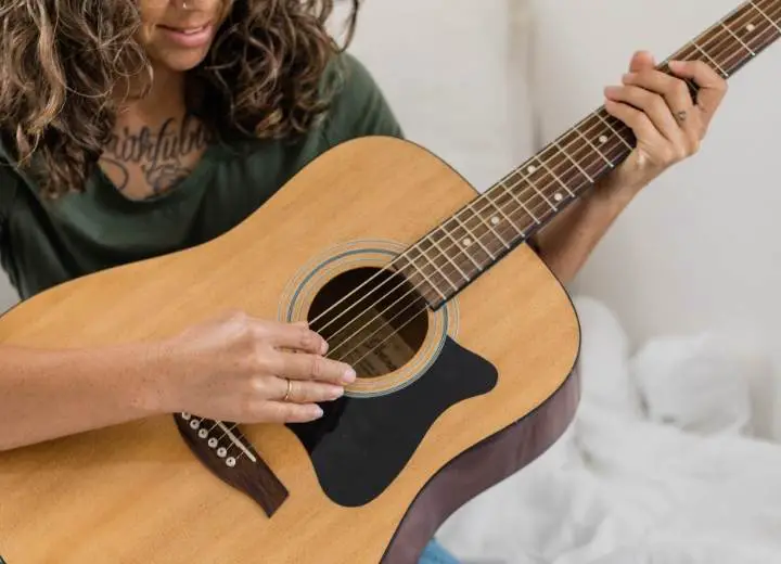 Why should beginners choose an acoustic guitar