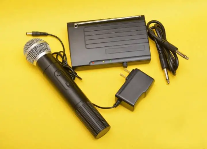 How To Connect A Wireless Karaoke Microphone To Your Computer