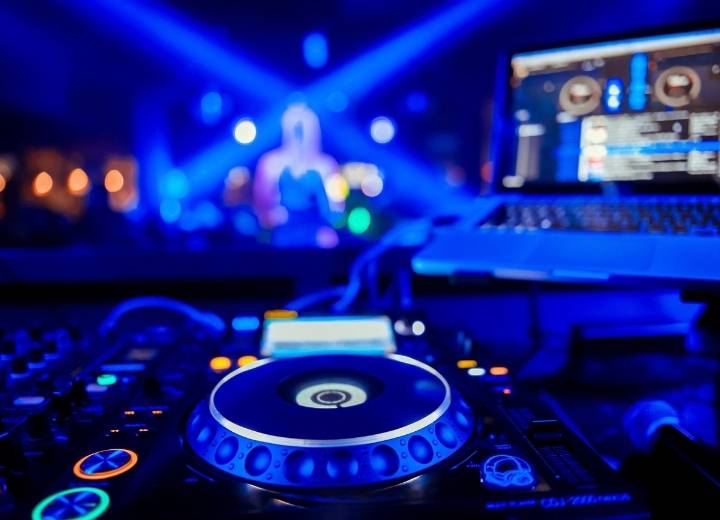 how to start a dj business